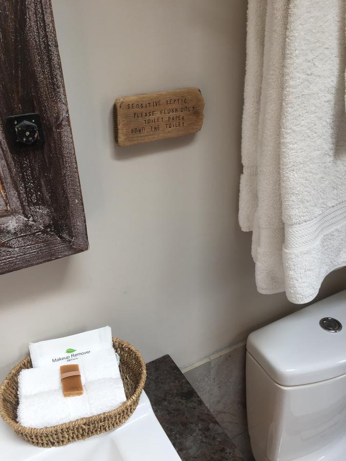 Black Bear Guesthouse Tofino Esterno foto