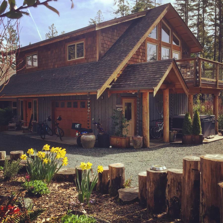 Black Bear Guesthouse Tofino Esterno foto