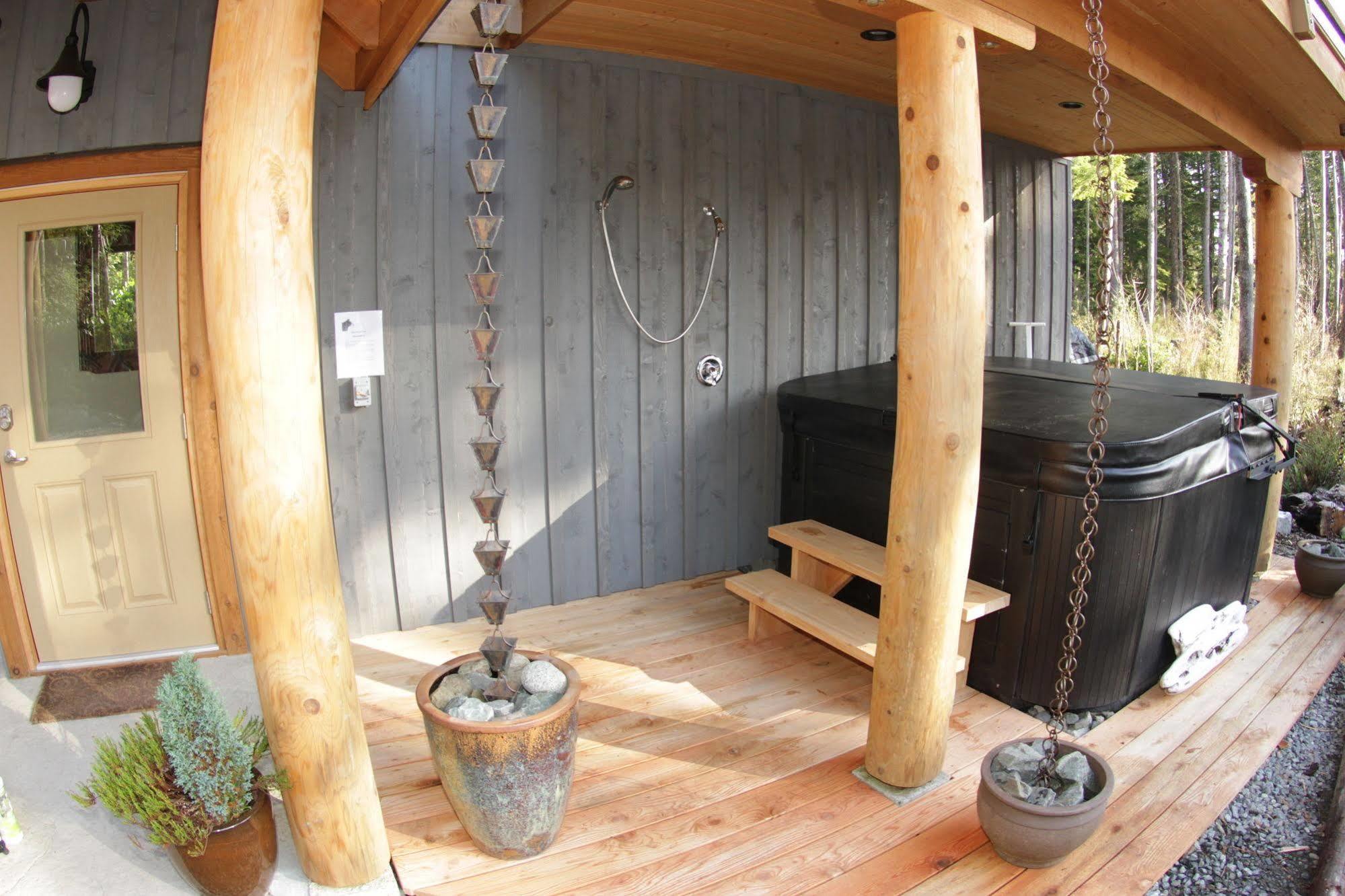 Black Bear Guesthouse Tofino Esterno foto