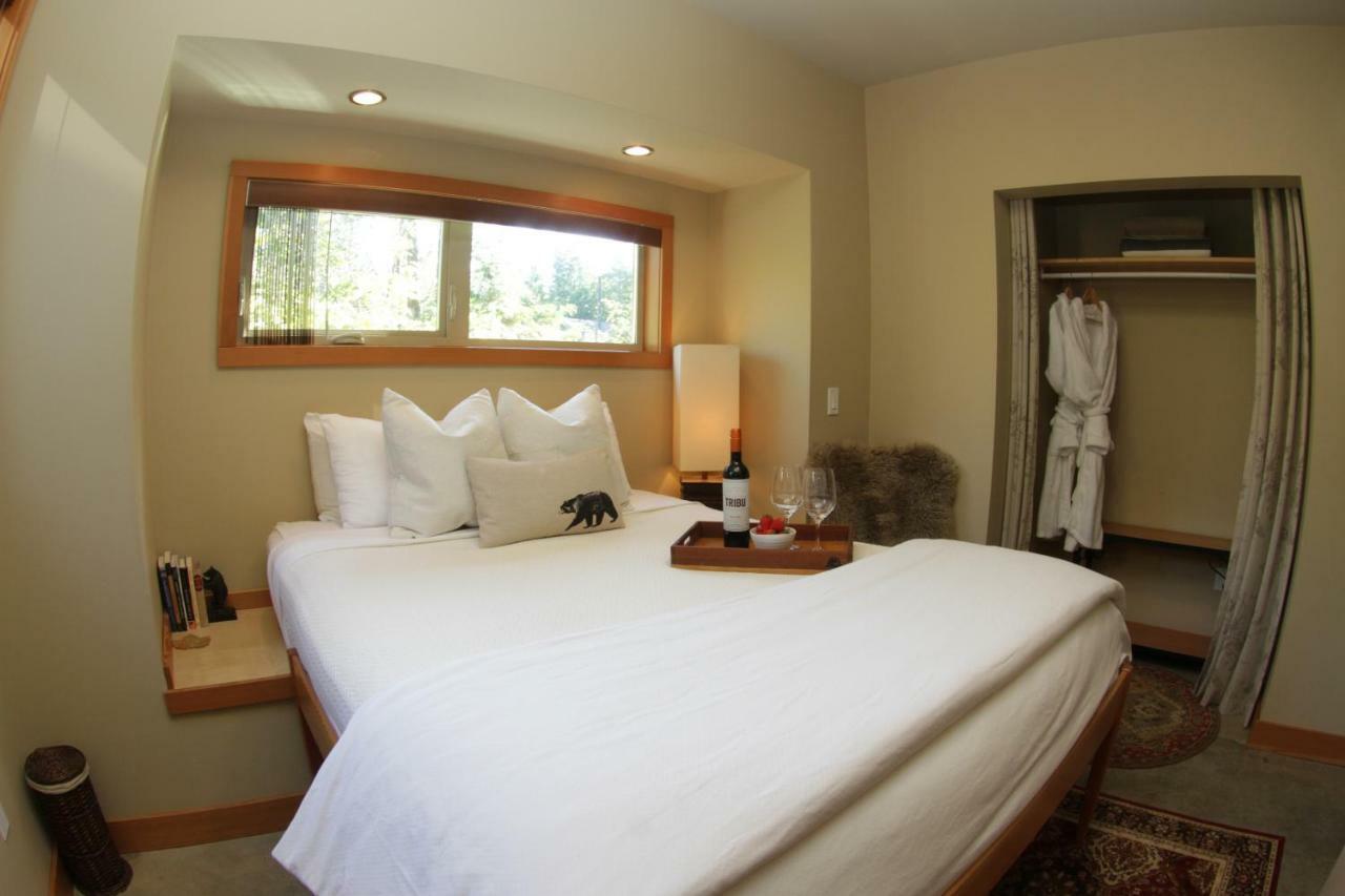 Black Bear Guesthouse Tofino Esterno foto
